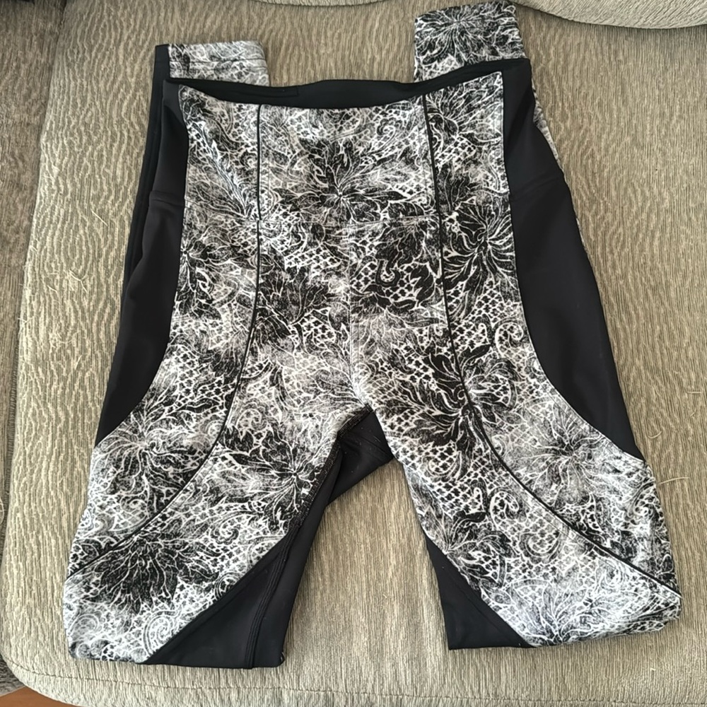 Lululemon leggings size 6